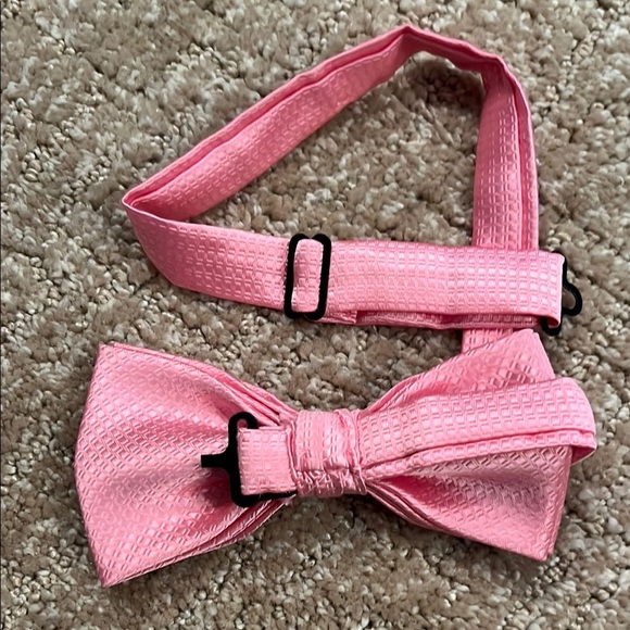 Pink Textured Bow Tie - Picture 2 of 2